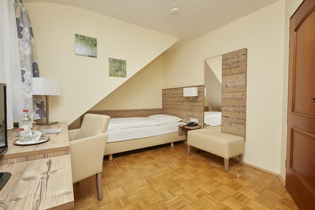 Hotel Roessle Trochtelfingen Extérieur photo
